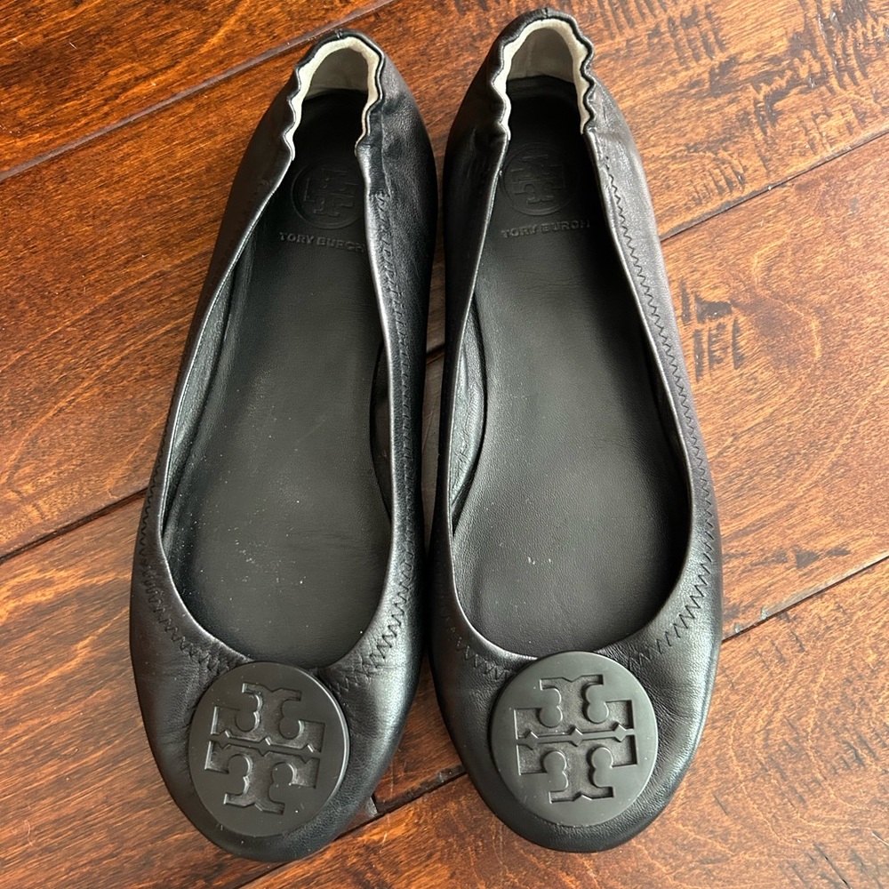 Tory Burch Logo Minnie Travel Ballet Flat Matte Black- size 8